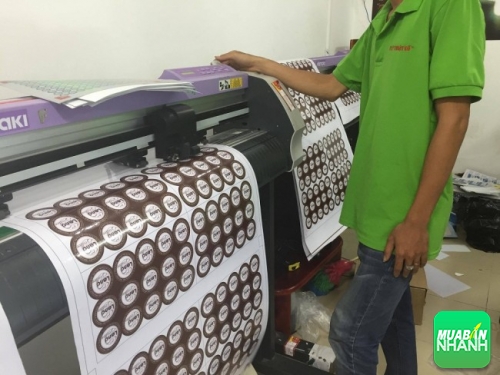 Khi in tem decal, các công ty in ấn thường sử dụng máy bế Mimaki hiện đại nhất bế thành phẩm đẹp, đúng kích thước theo yêu cầu khách hàng